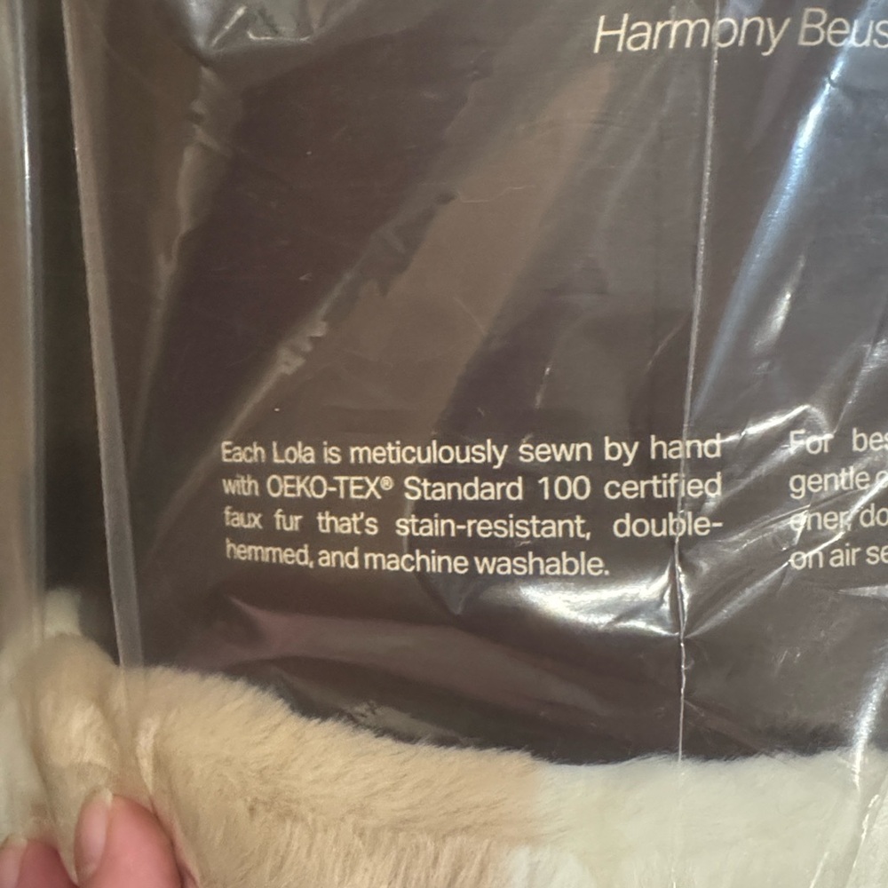 Lola Blankets Faux Fur Blanket/Latte Check/Size L/NEW! NIB! SEALED! Beautiful!!! - Picture 11 of 16